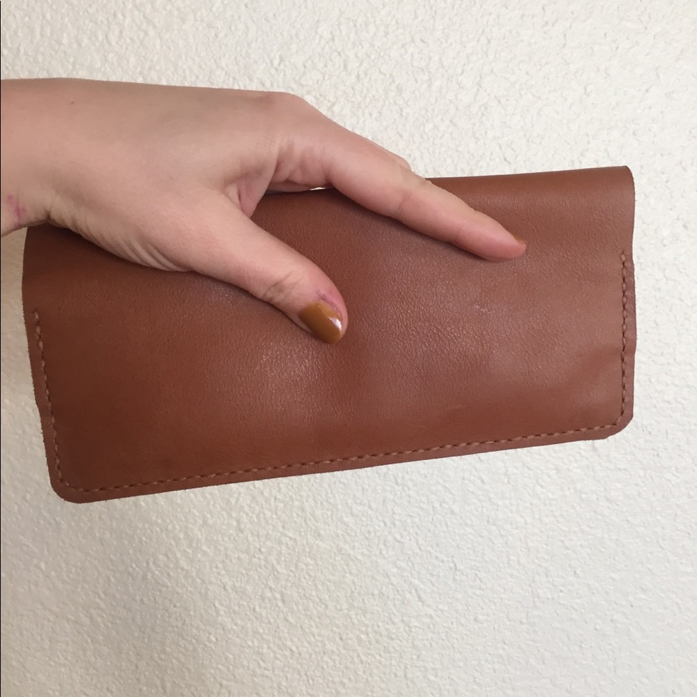Handcrafted leather wallet - camel
